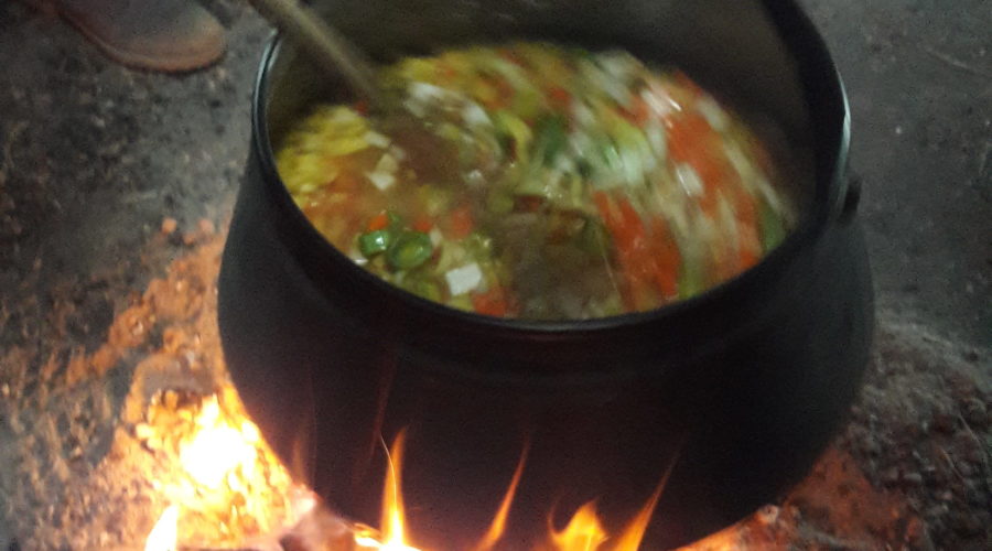 Suppekochen überm offenen Feuer